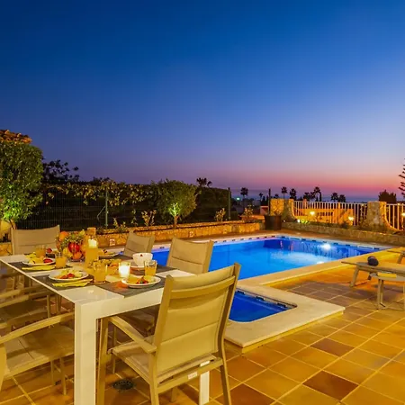 Villa In Patroves Near Golden Beaches 빌라 알부페이라