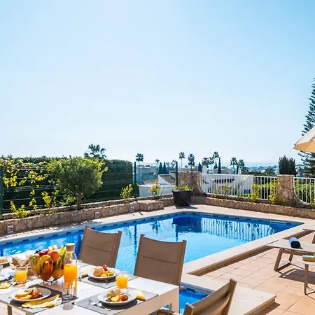 Villa In Patroves Near Golden Beaches 빌라 알부페이라